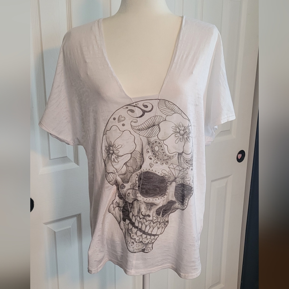 Go Couture Whimsigoth, Goth, Flowy White Skull Graphic Tee, Oversized Medium